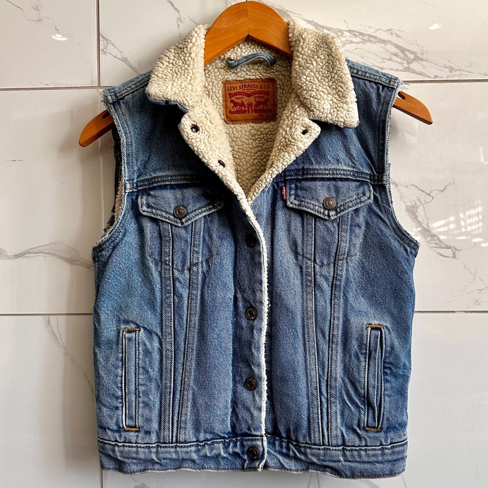 Levi’s Sherpa Lined Cropped Trucker Vest Cutoff #19